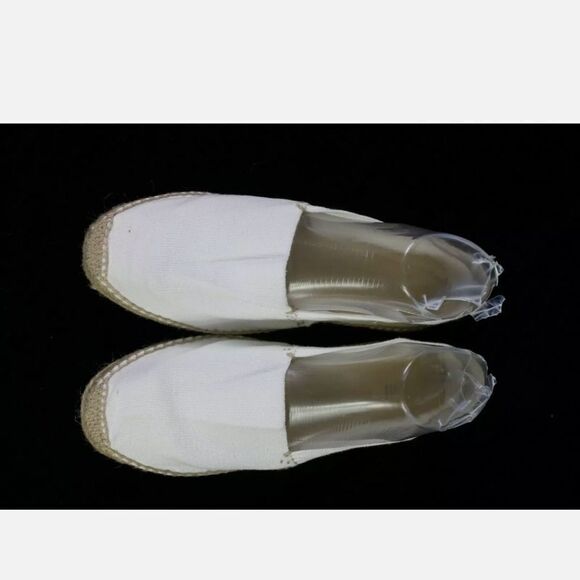 j jill White Canvas Espadrille slip on shoes size 9 womens NEWThe canvas folds - Picture 2 of 9